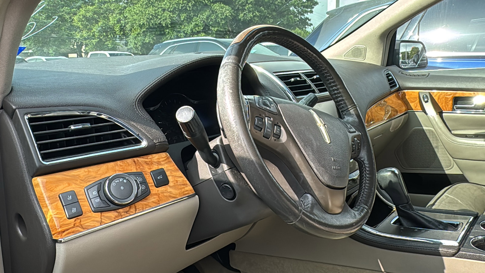 Used 2013 Lincoln MKX FWD image 7