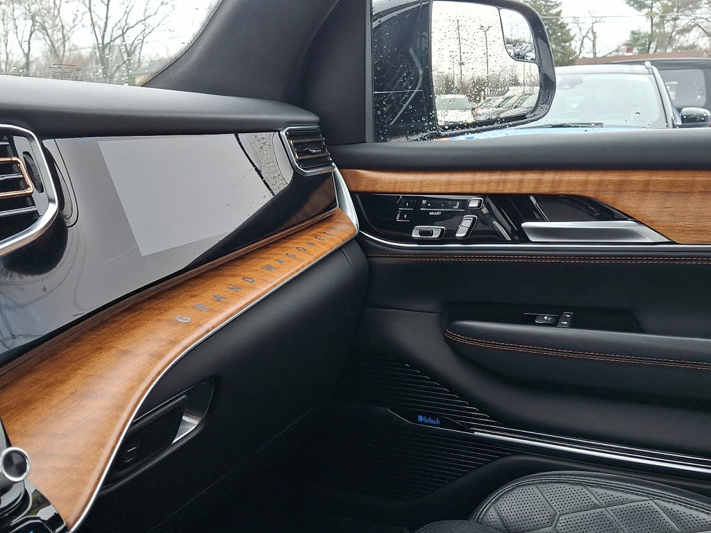 Used 2024 Jeep Grand Wagoneer L Series III image 31