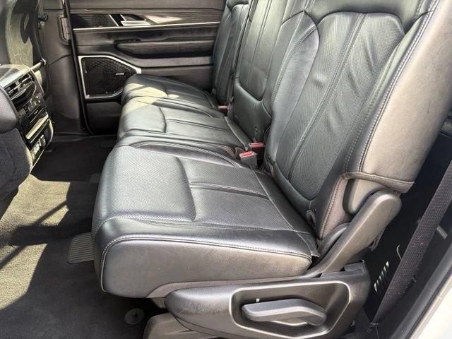 Used 2024 Jeep Wagoneer L Series II w/ Flexible Seating Group AWD/4WD image 11