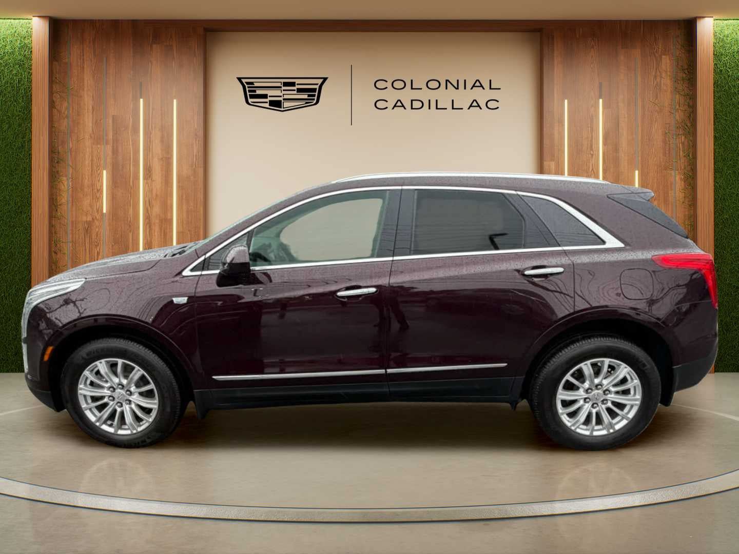Used 2017 Cadillac XT5 Luxury AWD/4WD image 3