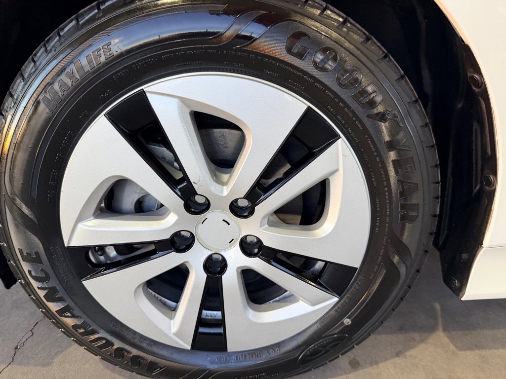 Used 2017 Toyota Prius Three w/ Advanced Technology Package image 41