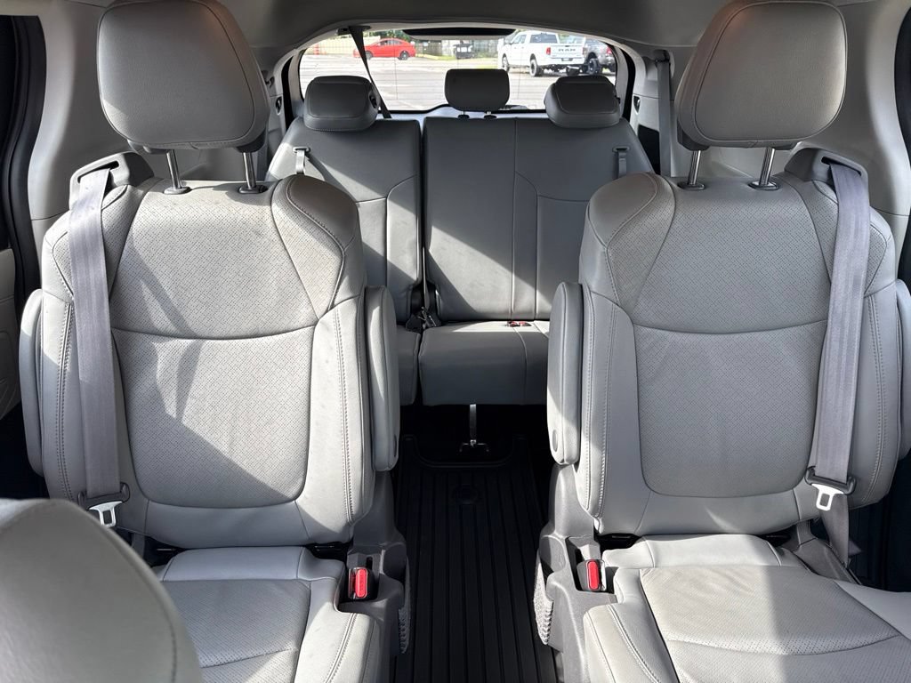 Used 2021 Toyota Sienna Limited AWD/4WD image 38