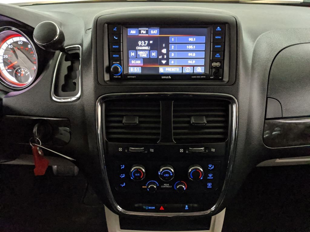Used 2018 Dodge Grand Caravan SE w/ UConnect Hands-Free Group image 8