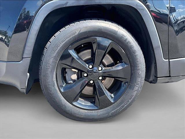 Used 2017 Jeep Cherokee High Altitude AWD/4WD image 10