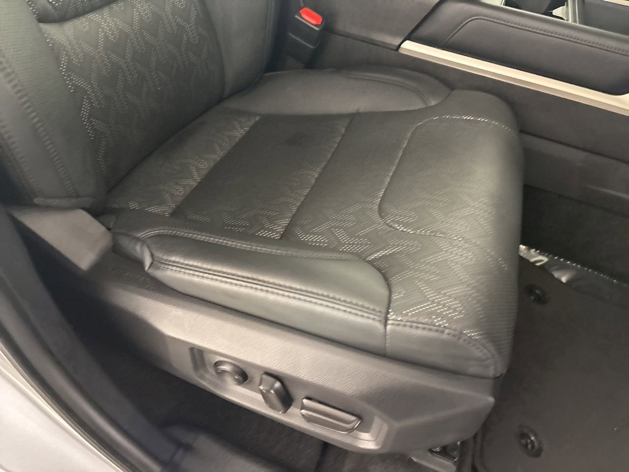 Used 2024 Toyota Tundra Limited image 32