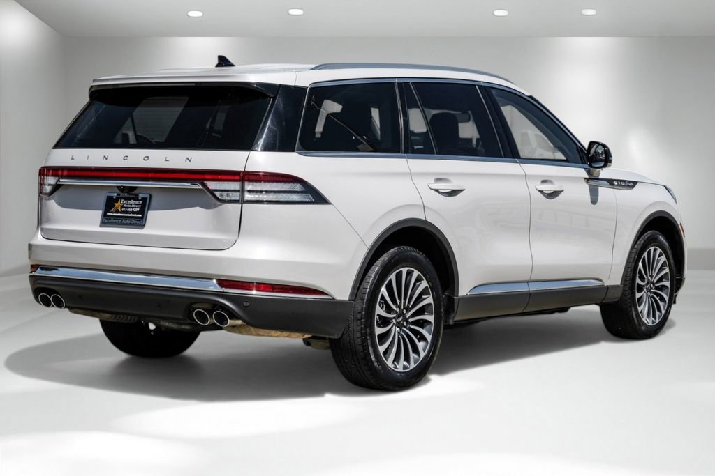 Used 2023 Lincoln Aviator AWD w/ Premium Package image 7