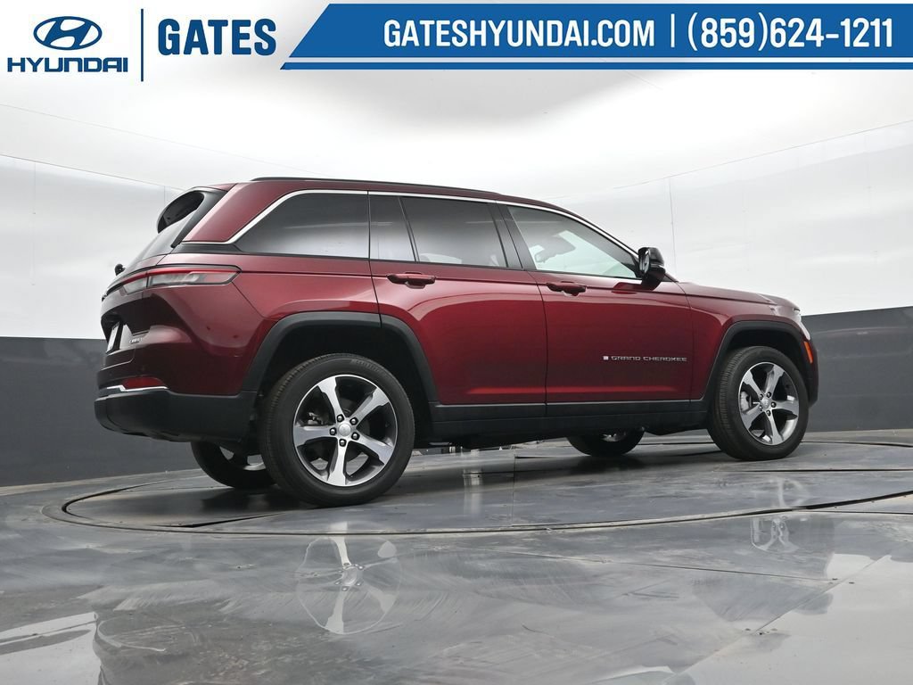 Used 2023 Jeep Grand Cherokee Limited AWD/4WD image 35