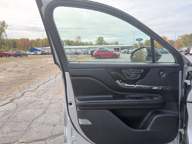 Used 2020 Lincoln Corsair Reserve w/ Equipment Group 201A AWD/4WD image 16