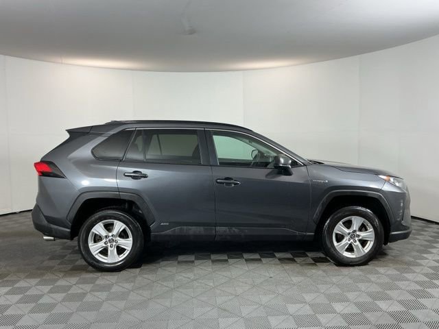 Used 2021 Toyota RAV4 LE image 4