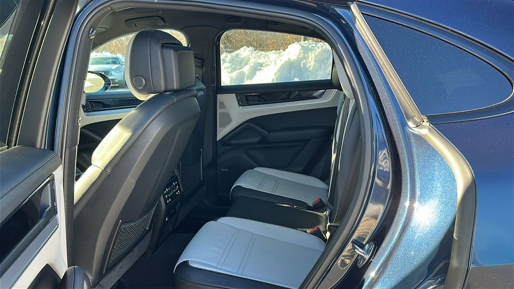 Used 2024 Porsche Cayenne Coupe image 21