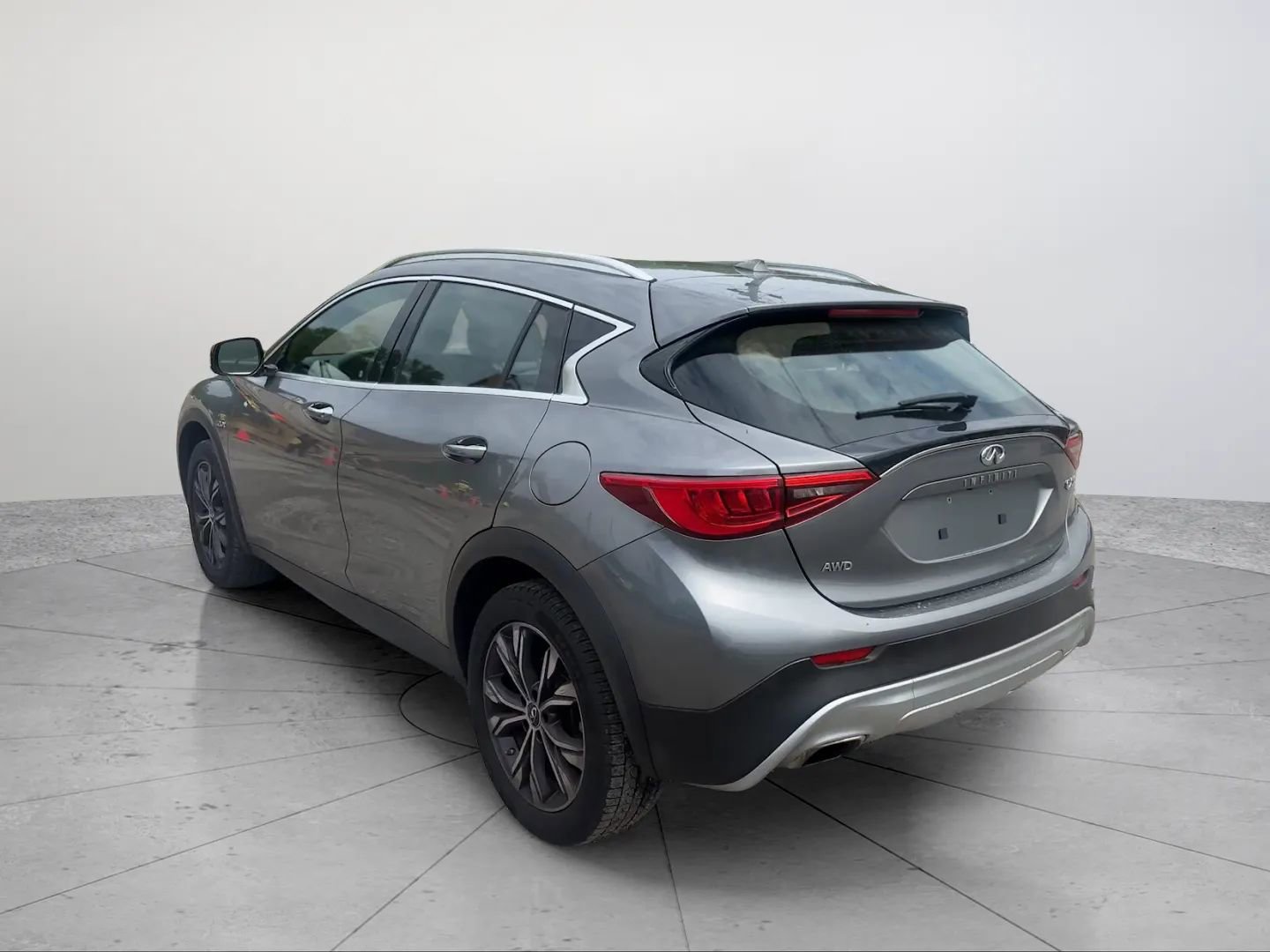Used 2018 INFINITI QX30 Premium w/ Cargo Package AWD/4WD image 6