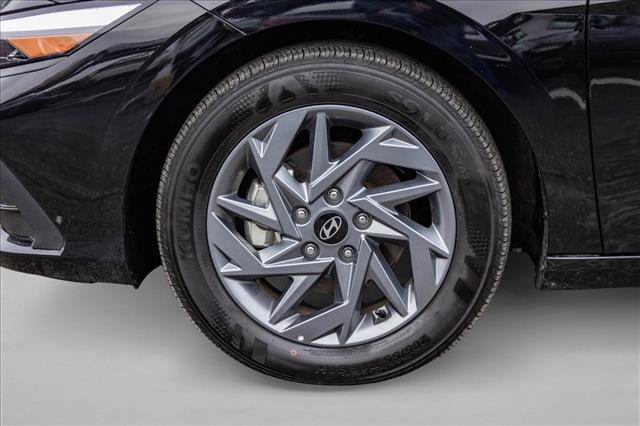 Certified 2025 Hyundai Elantra Blue image 9