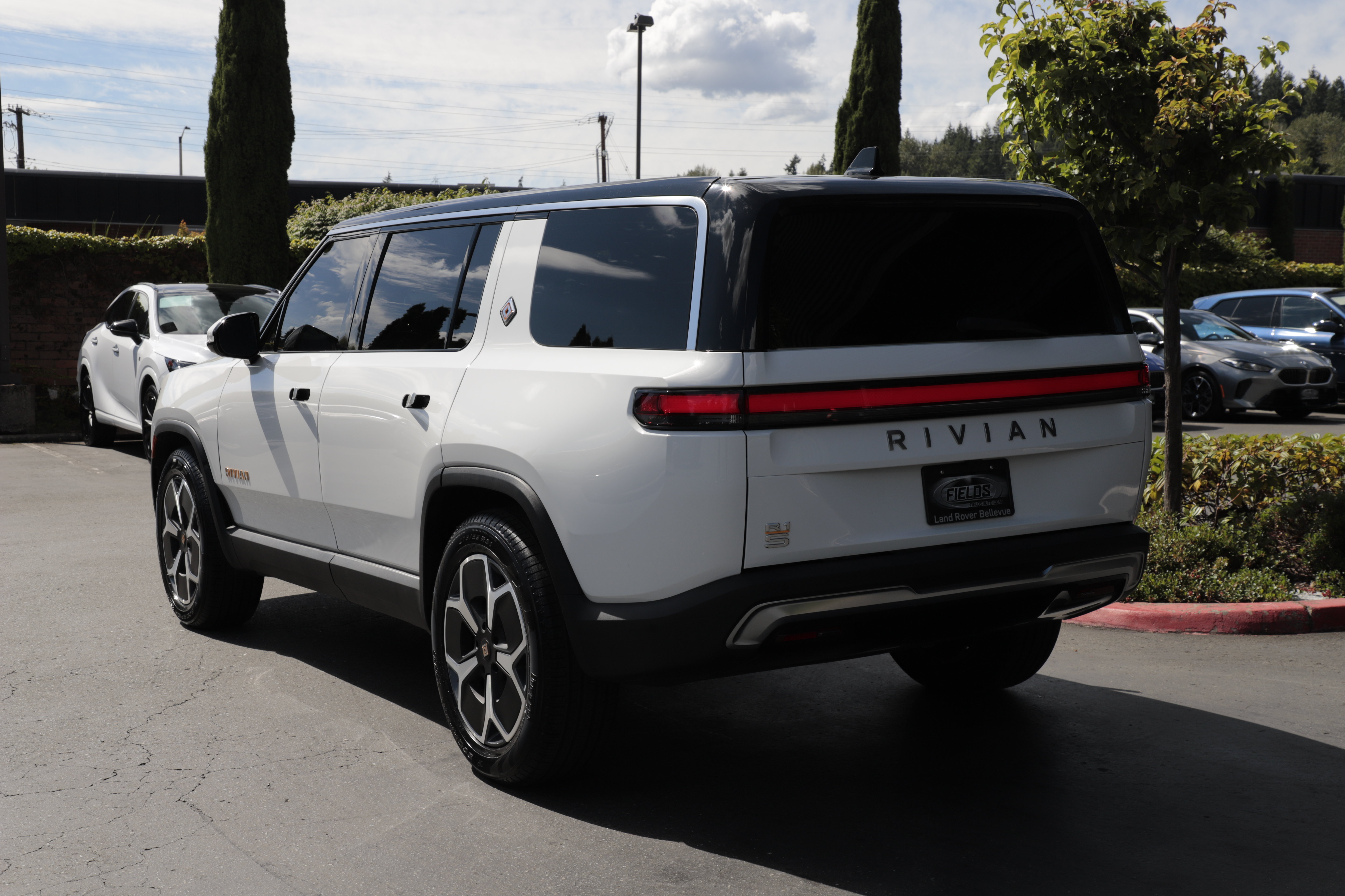 Used 2024 Rivian R1S Adventure AWD/4WD image 8