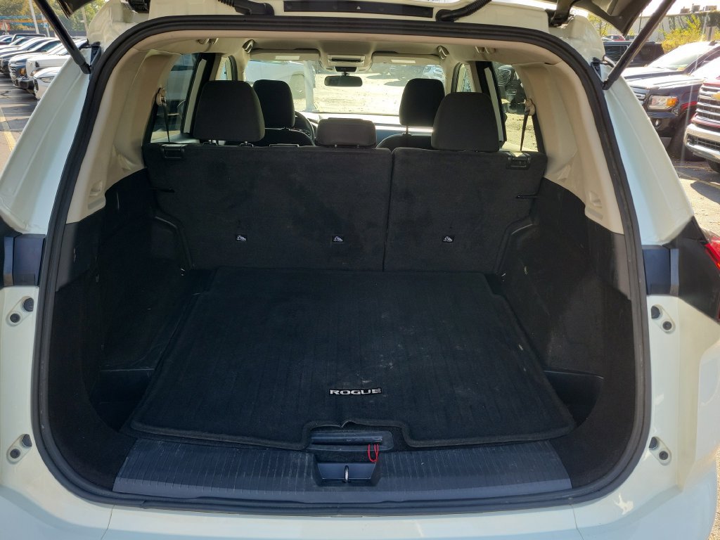 Used 2024 Nissan Rogue S FWD image 12