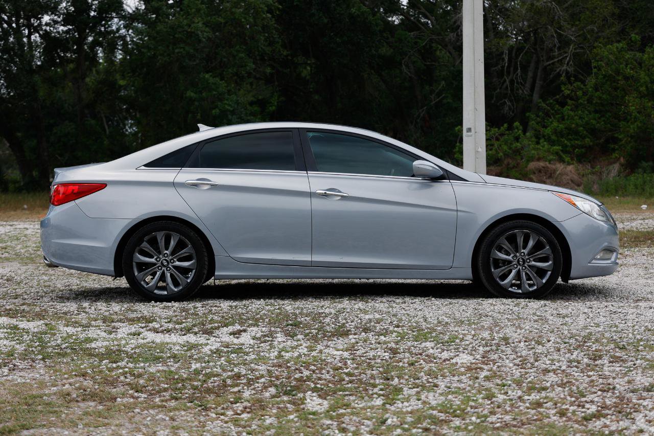 Used 2011 Hyundai Sonata SE w/ Navigation & Sunroof Pkg 4 FWD image 13