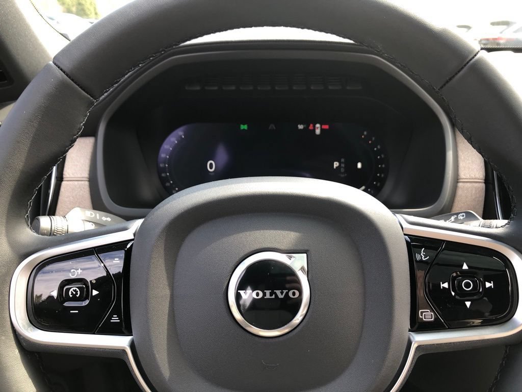 New 2026 Volvo XC90 B6 Plus w/ Protection Package Premier AWD/4WD image 13