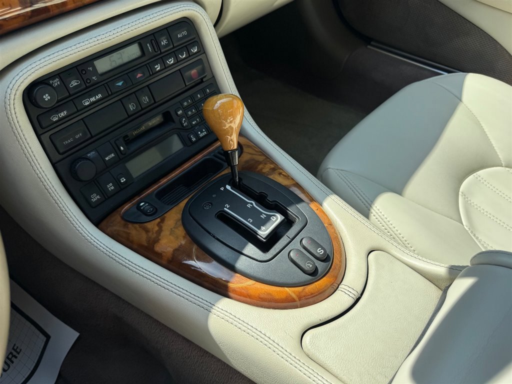 Used 2000 Jaguar XK8 Convertible image 21