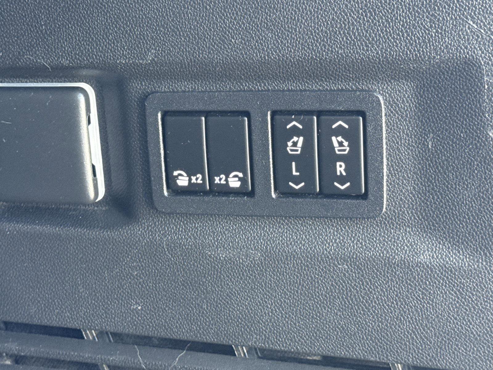 Used 2022 Chevrolet Tahoe RST w/ Sport Performance Package image 16