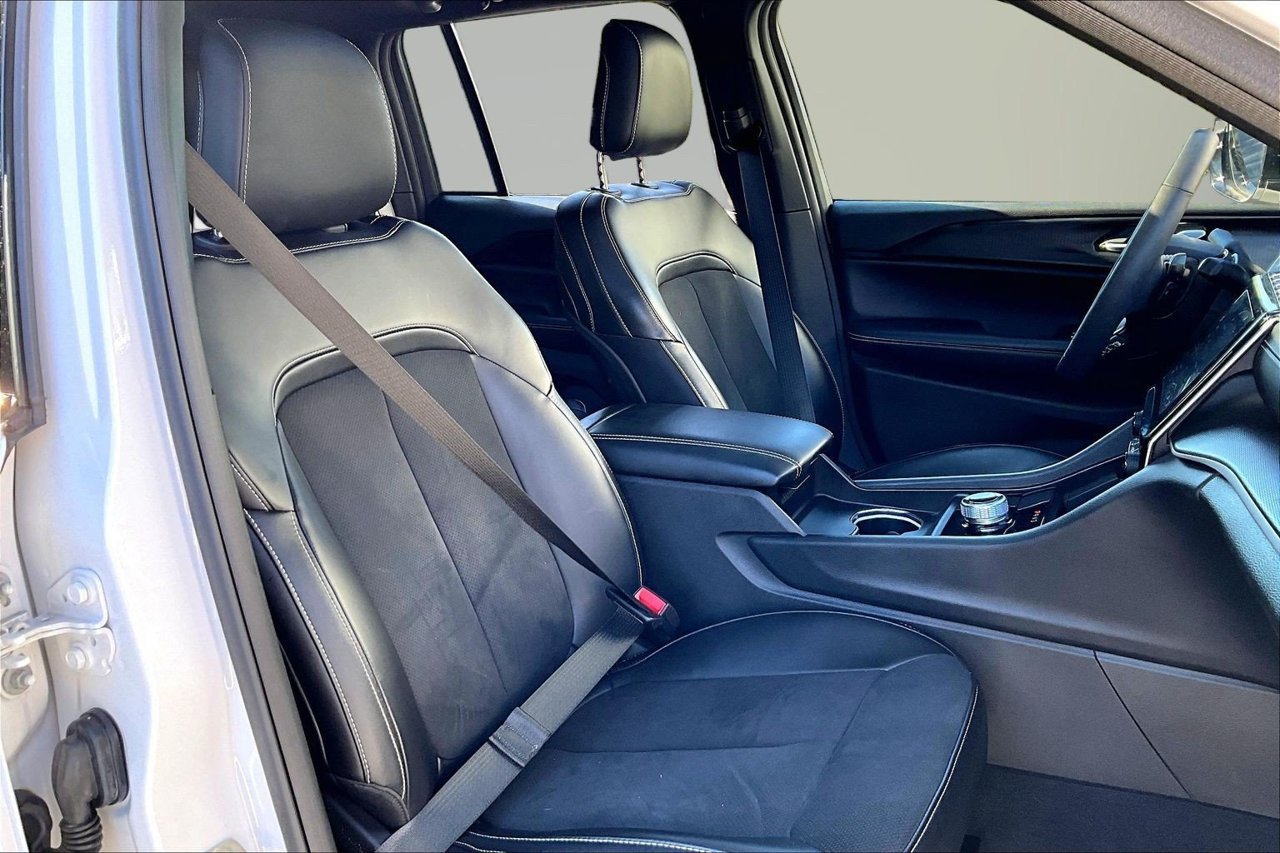 Certified 2023 Jeep Grand Cherokee Altitude AWD/4WD image 21