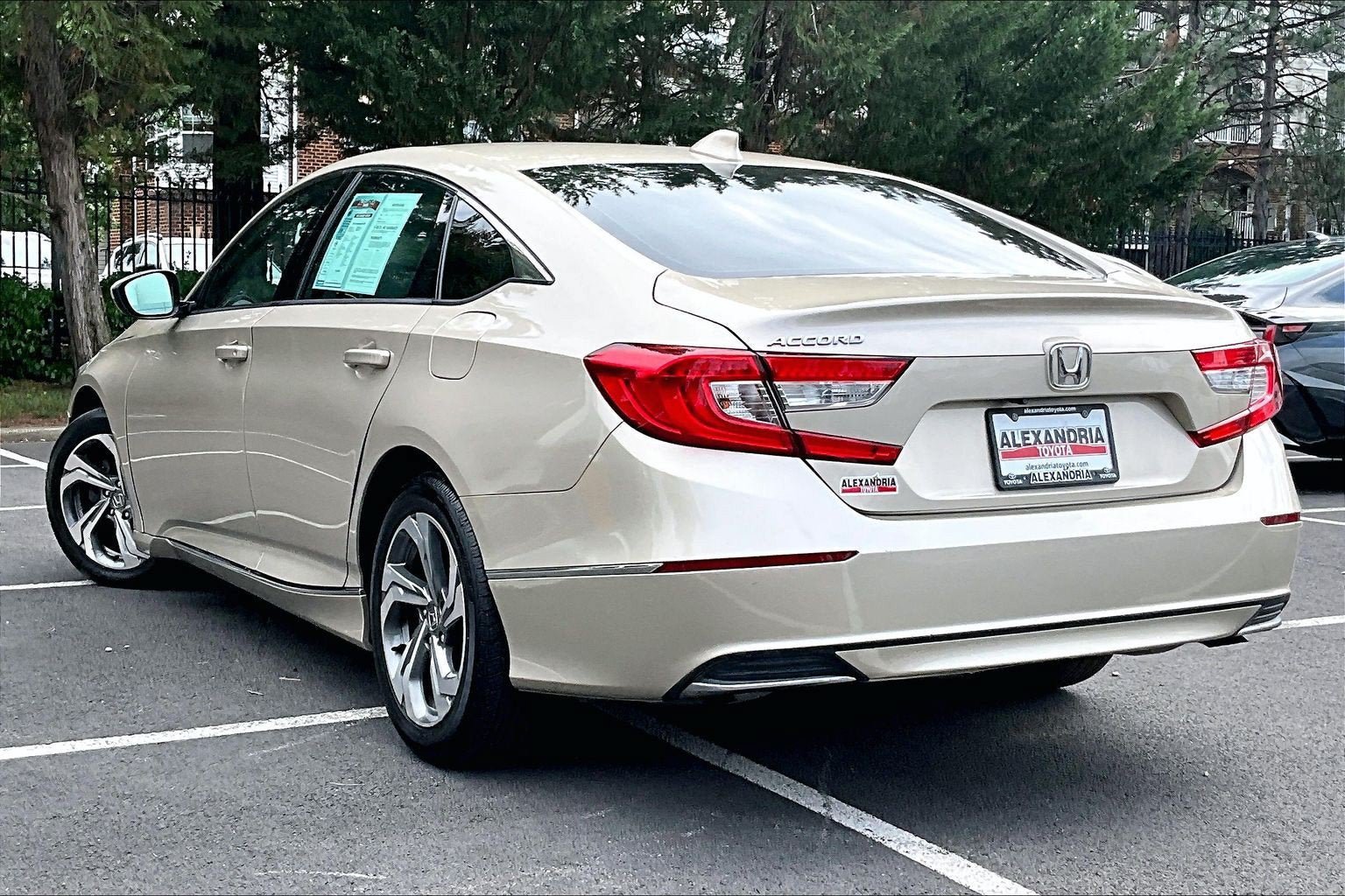 Used 2018 Honda Accord EX image 10