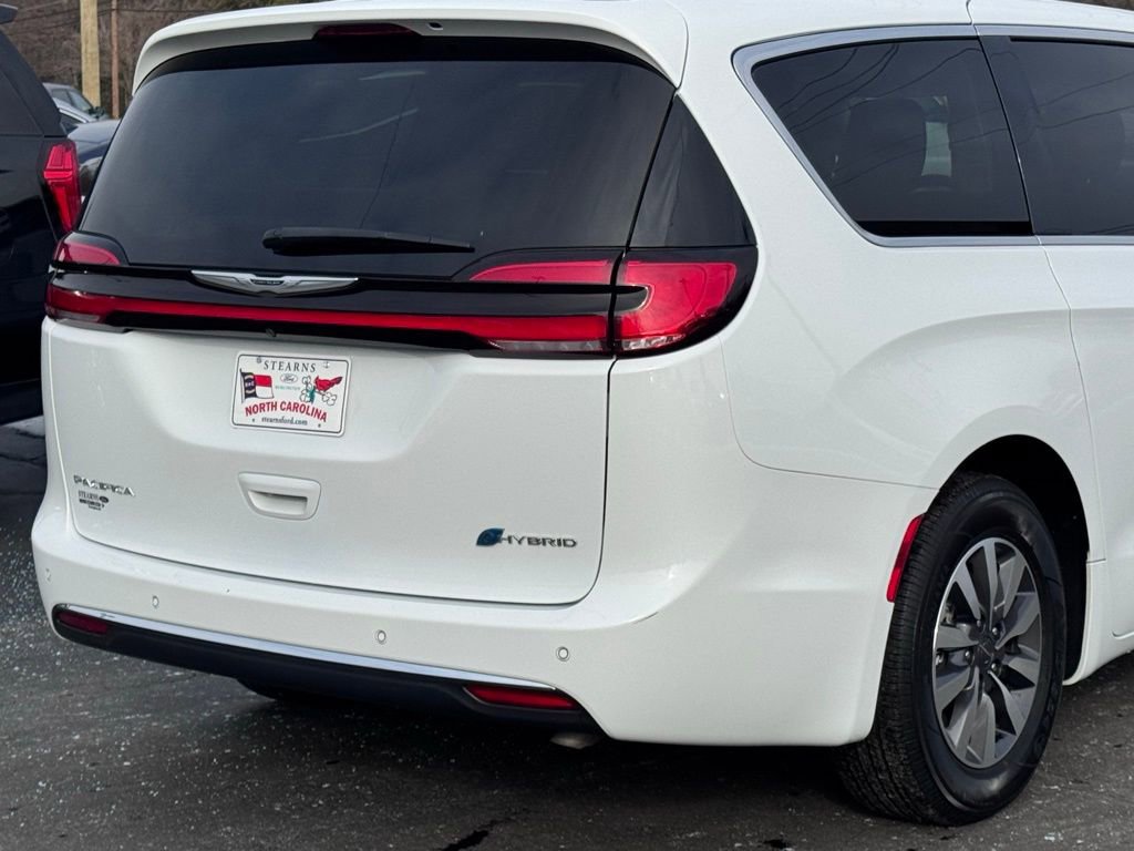 Used 2024 Chrysler Pacifica Select FWD image 44