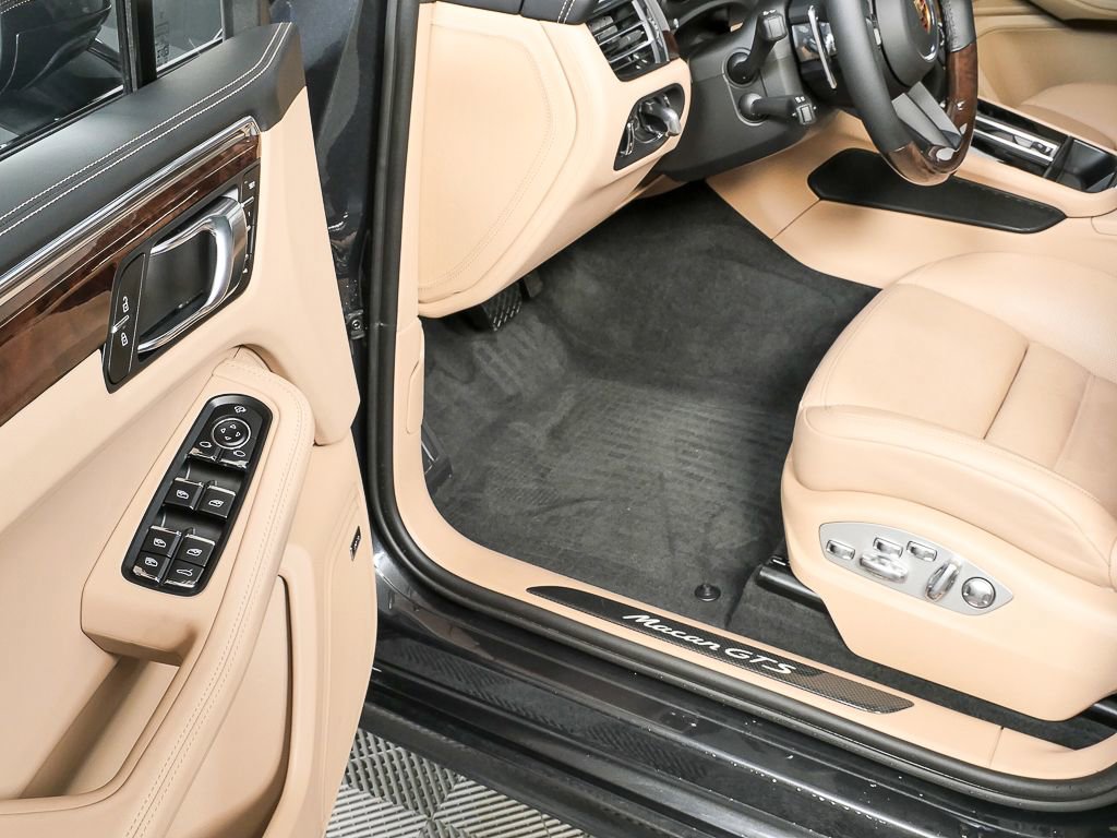 Certified 2025 Porsche Macan GTS image 8