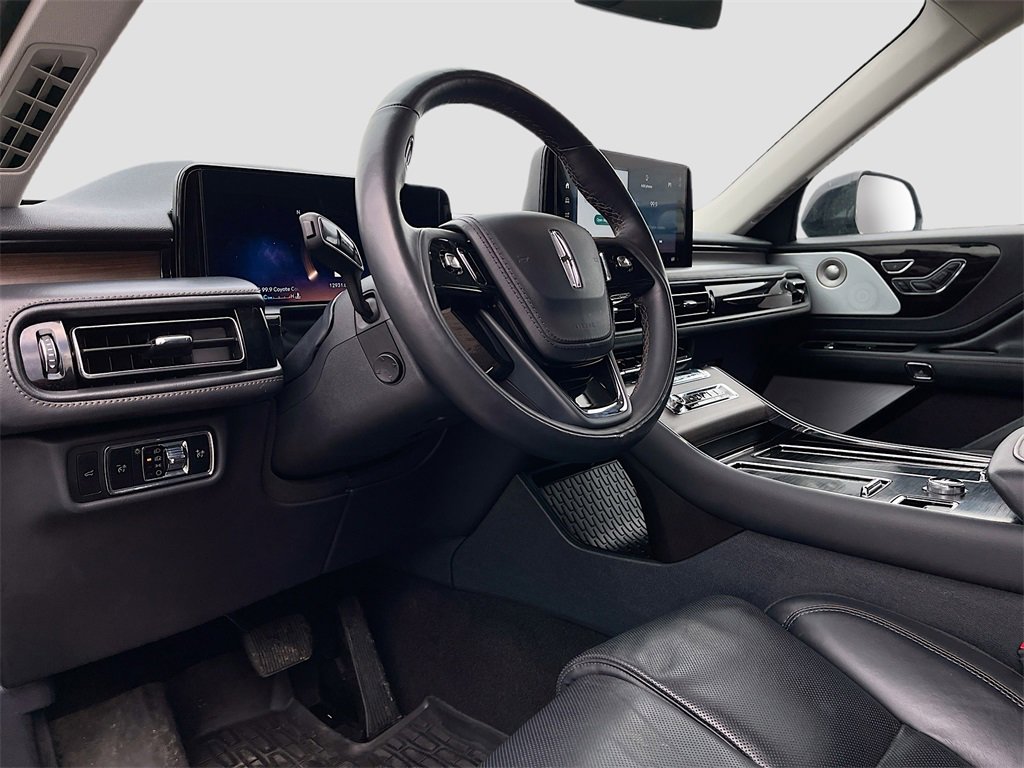 Used 2025 Lincoln Aviator Reserve w/ Equipment Group 201A image 9