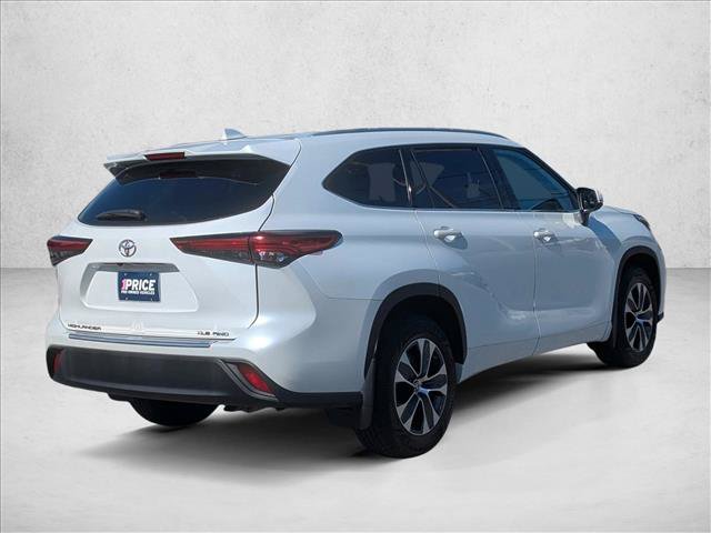 Used 2022 Toyota Highlander XLE AWD/4WD image 5