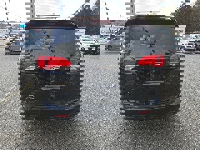 Used 2024 Chrysler Voyager LX image 8