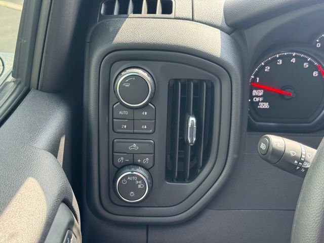 Used 2025 Chevrolet Silverado 1500 Custom Trail Boss w/ Dark Appearance Package AWD/4WD image 15