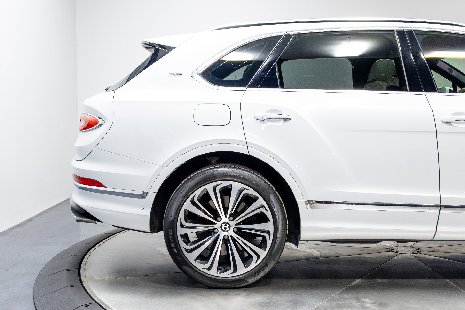 Used 2021 Bentley Bentayga w/ First Edition Specification image 20