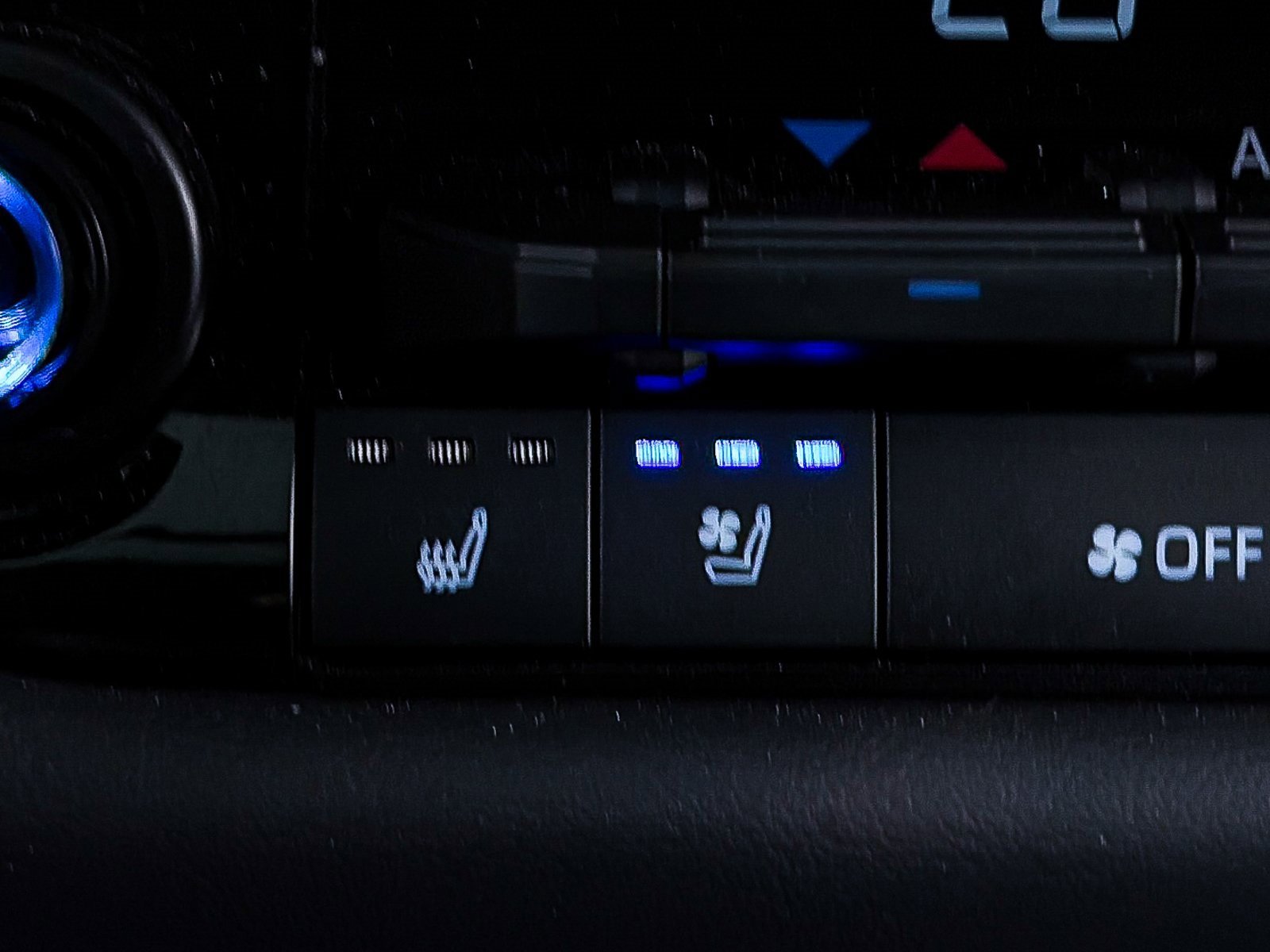 Used 2024 Toyota Tundra Platinum w/ TRD Off-Road Package image 26