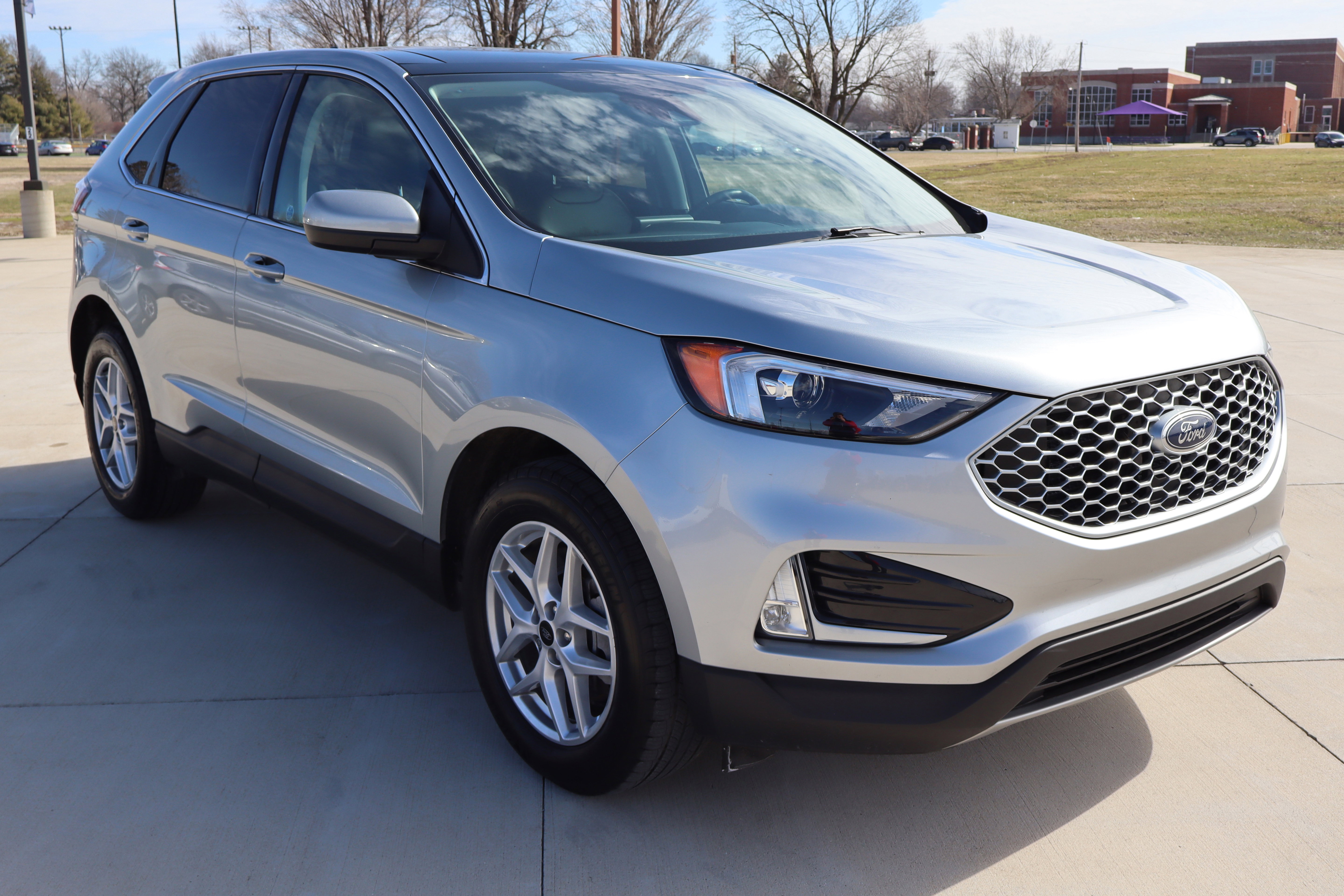Used 2024 Ford Edge SEL w/ Convenience Package image 4