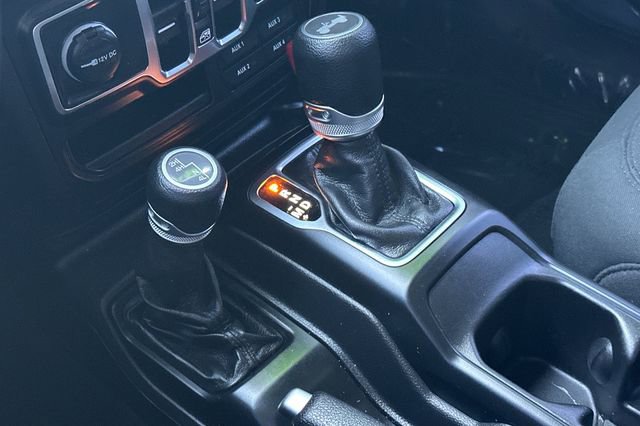 Used 2022 Jeep Wrangler Unlimited Sport AWD/4WD image 25