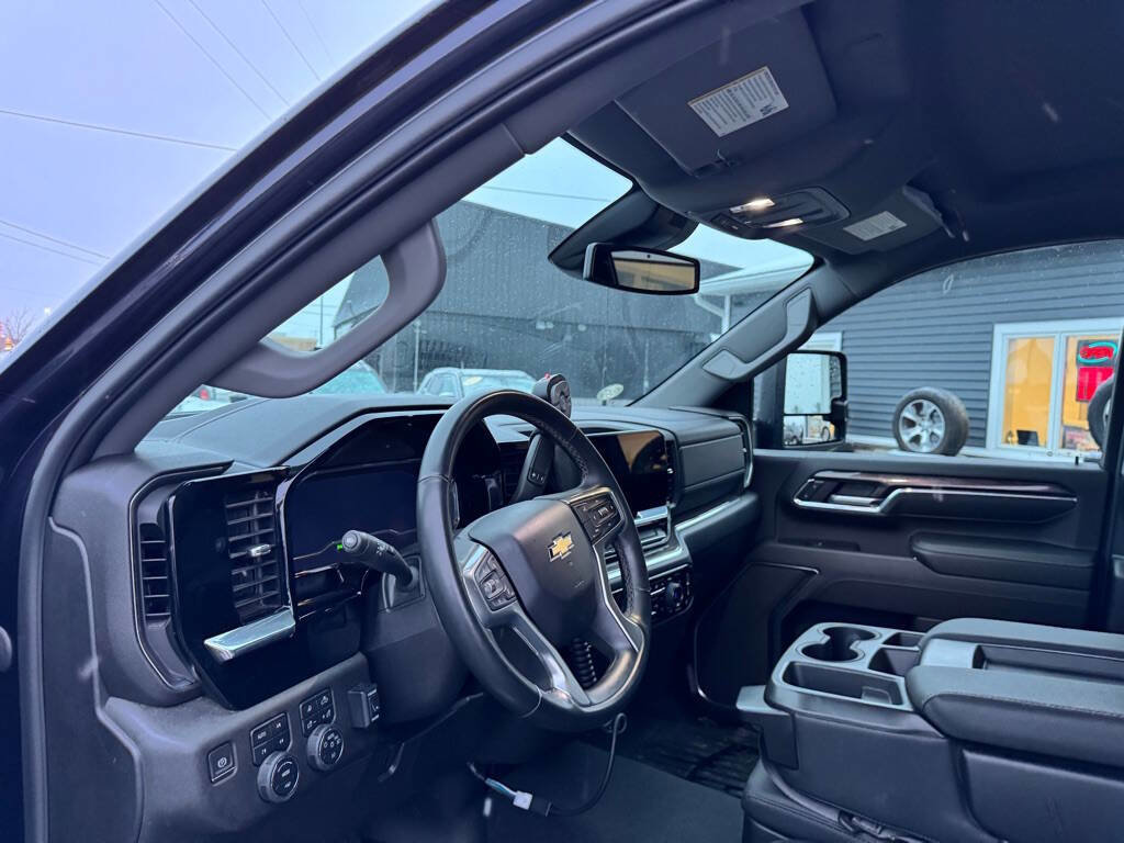 Used 2024 Chevrolet Silverado 2500 LTZ image 15