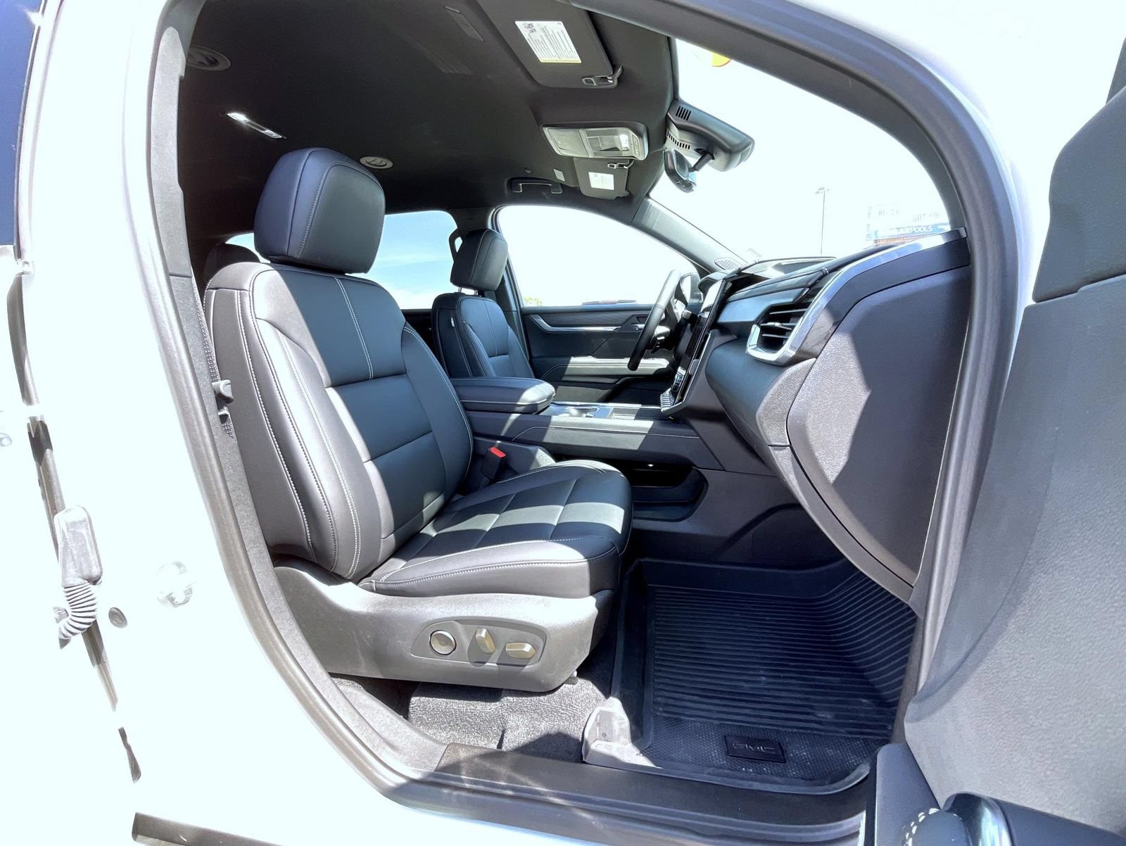 Certified 2026 GMC Acadia Elevation w/ Elevation Premium Package AWD/4WD image 15