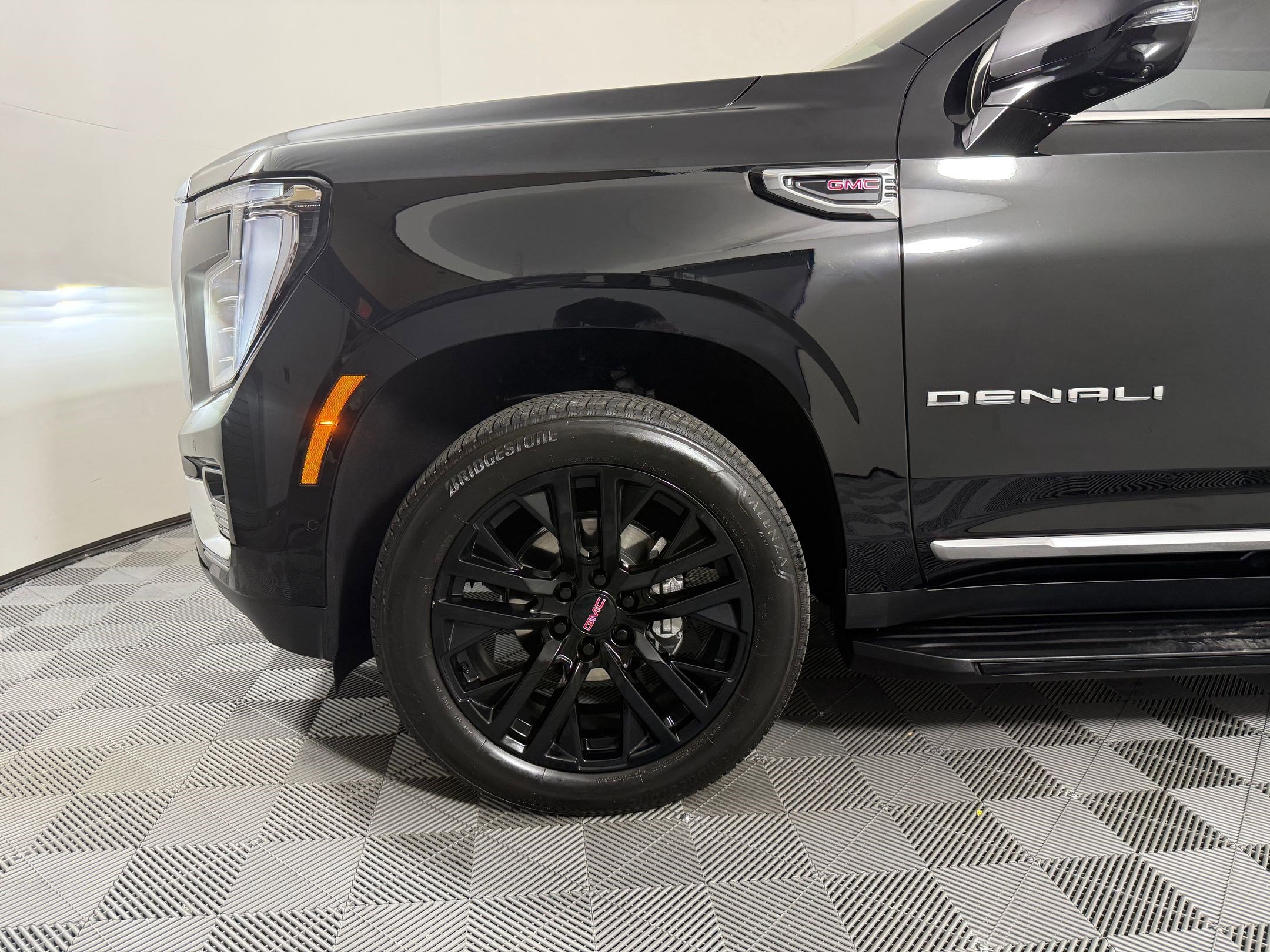 Used 2025 GMC Yukon Denali w/ LPO, Floor Liner Package image 21