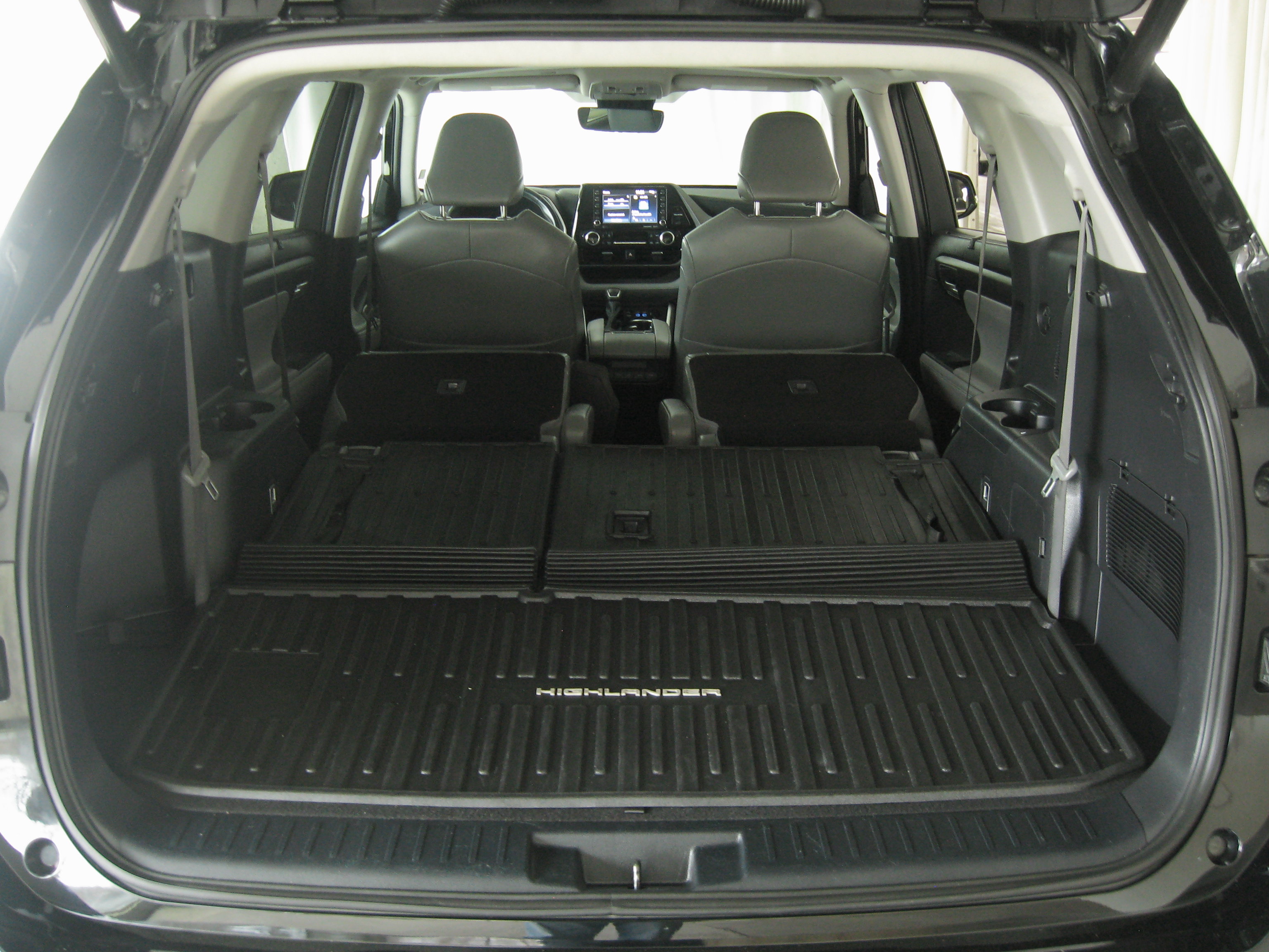 Used 2022 Toyota Highlander XLE image 25