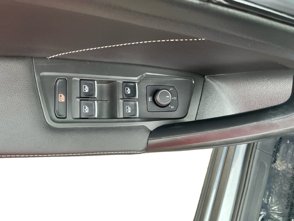 Used 2024 Volkswagen Tiguan SE w/ Panoramic Sunroof Package AWD/4WD image 16