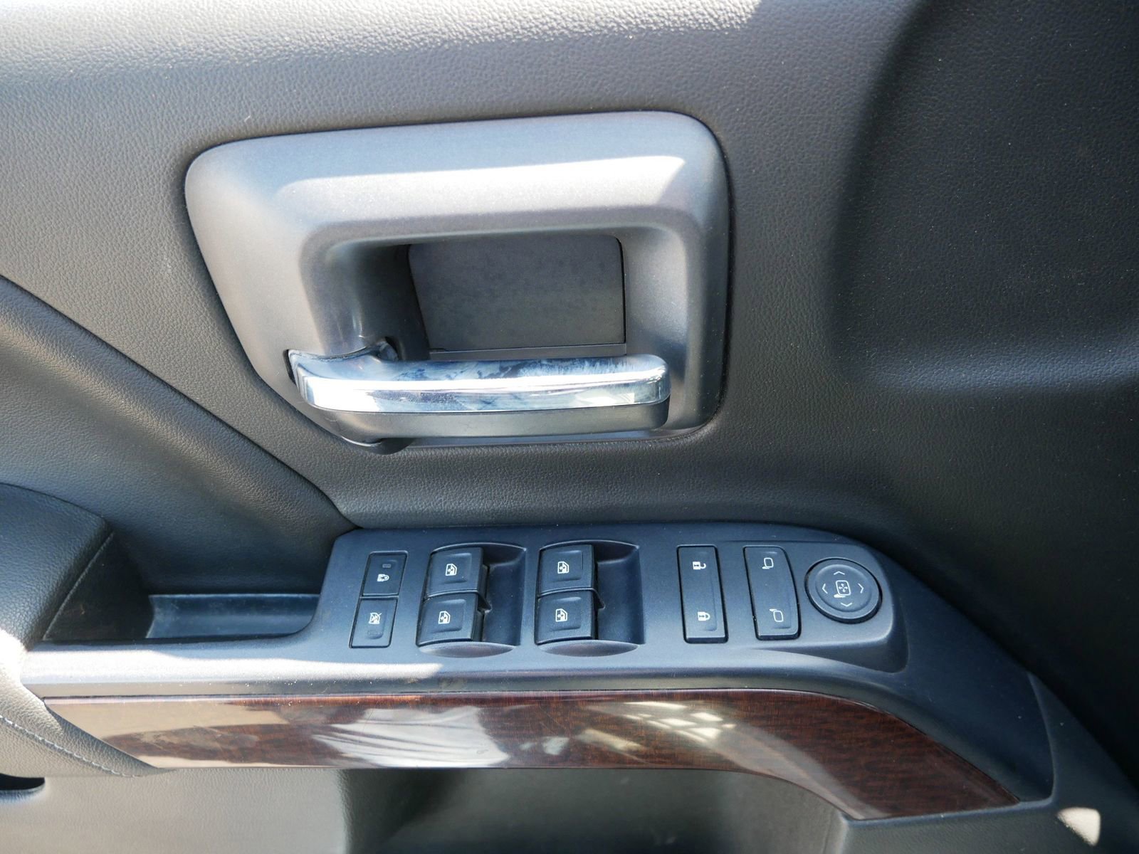 Used 2015 GMC Sierra 2500 SLE AWD/4WD image 16