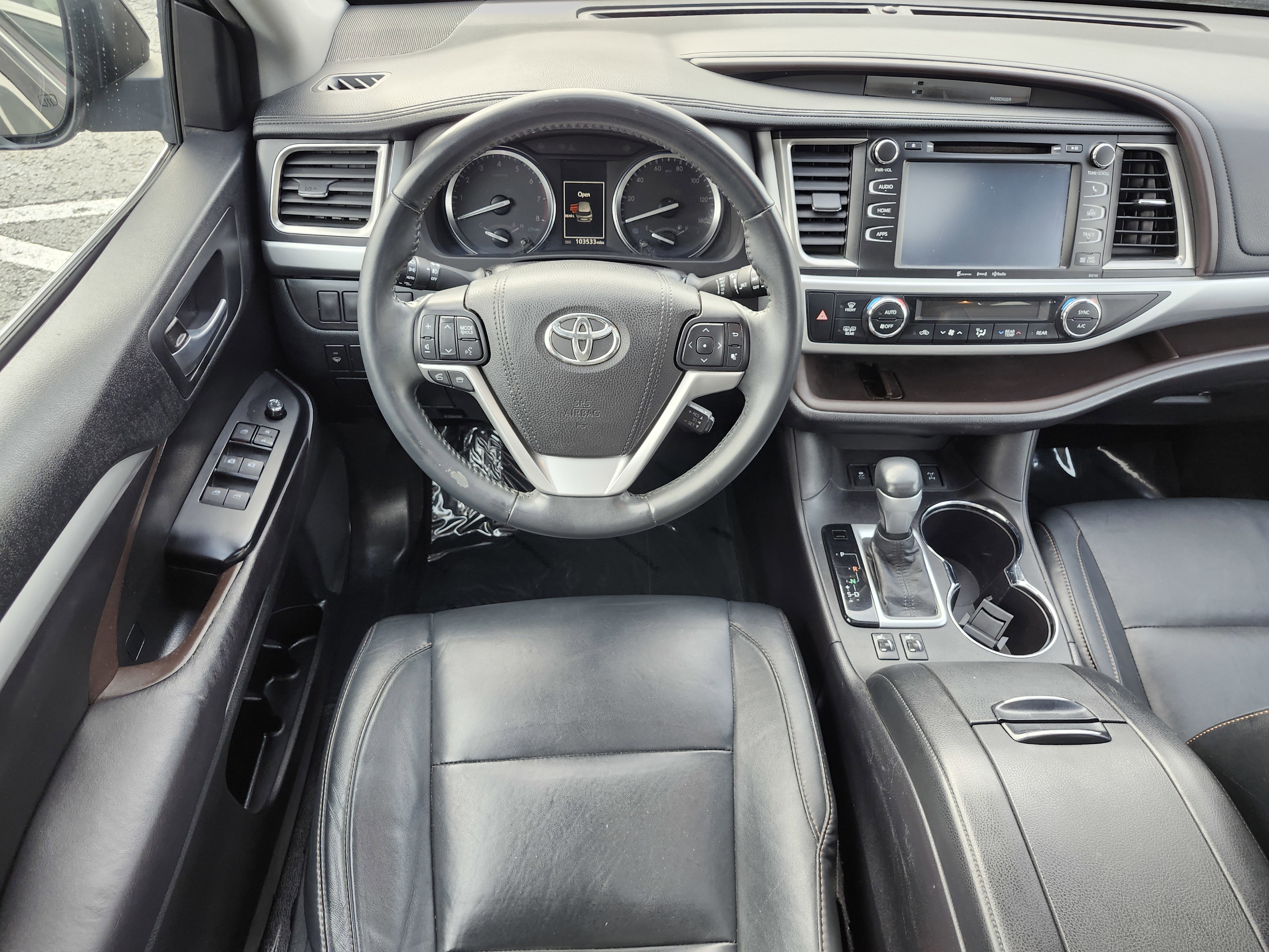 Used 2016 Toyota Highlander XLE image 29