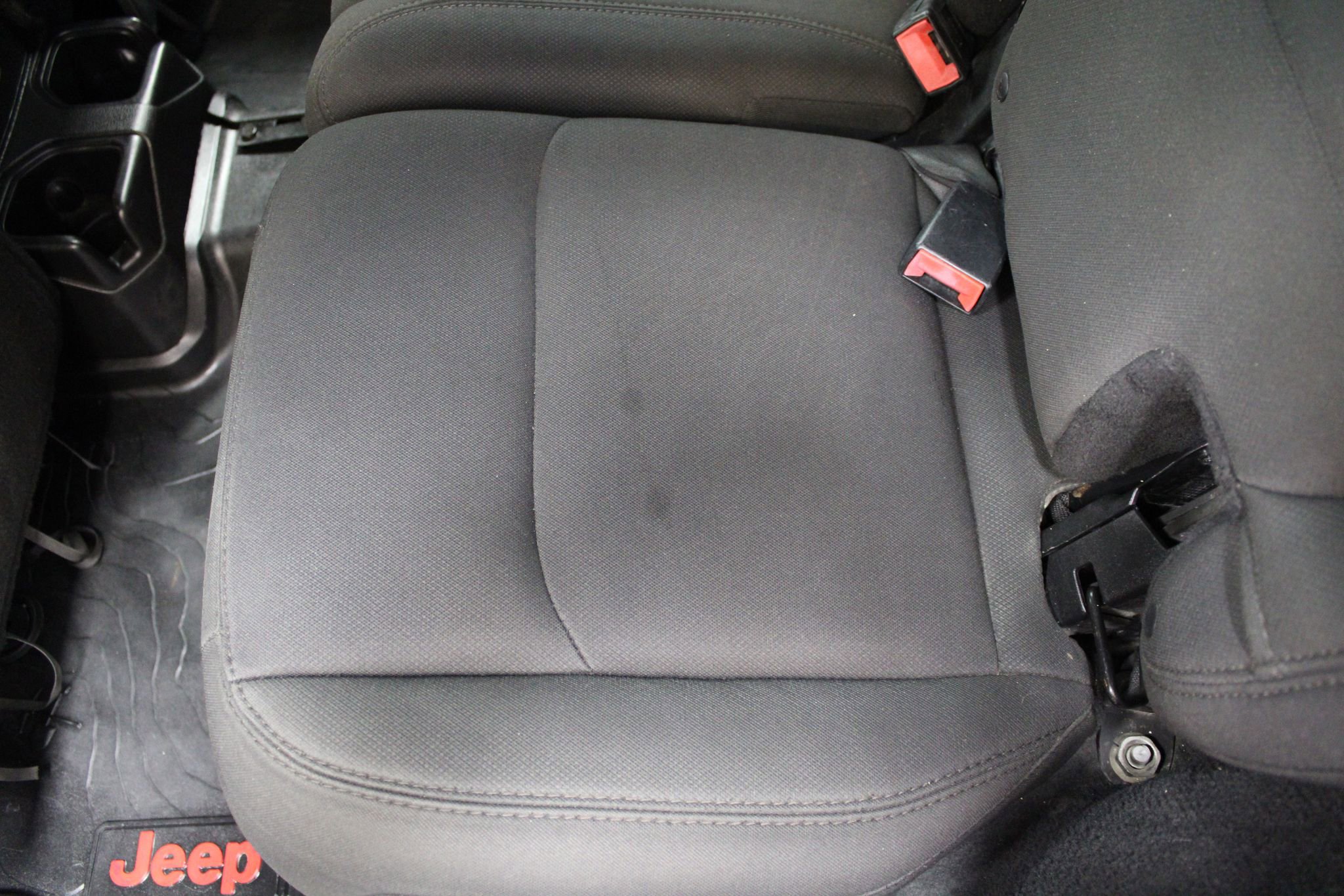 Used 2018 Jeep Wrangler Unlimited Sport image 16