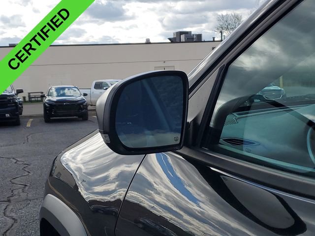 Used 2017 Jeep Cherokee Trailhawk w/ Comfort & Convenience Group AWD/4WD image 36