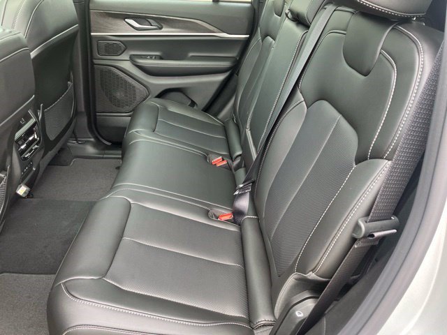 New 2026 Jeep Grand Cherokee Limited w/ Luxury Tech Group II AWD/4WD image 27