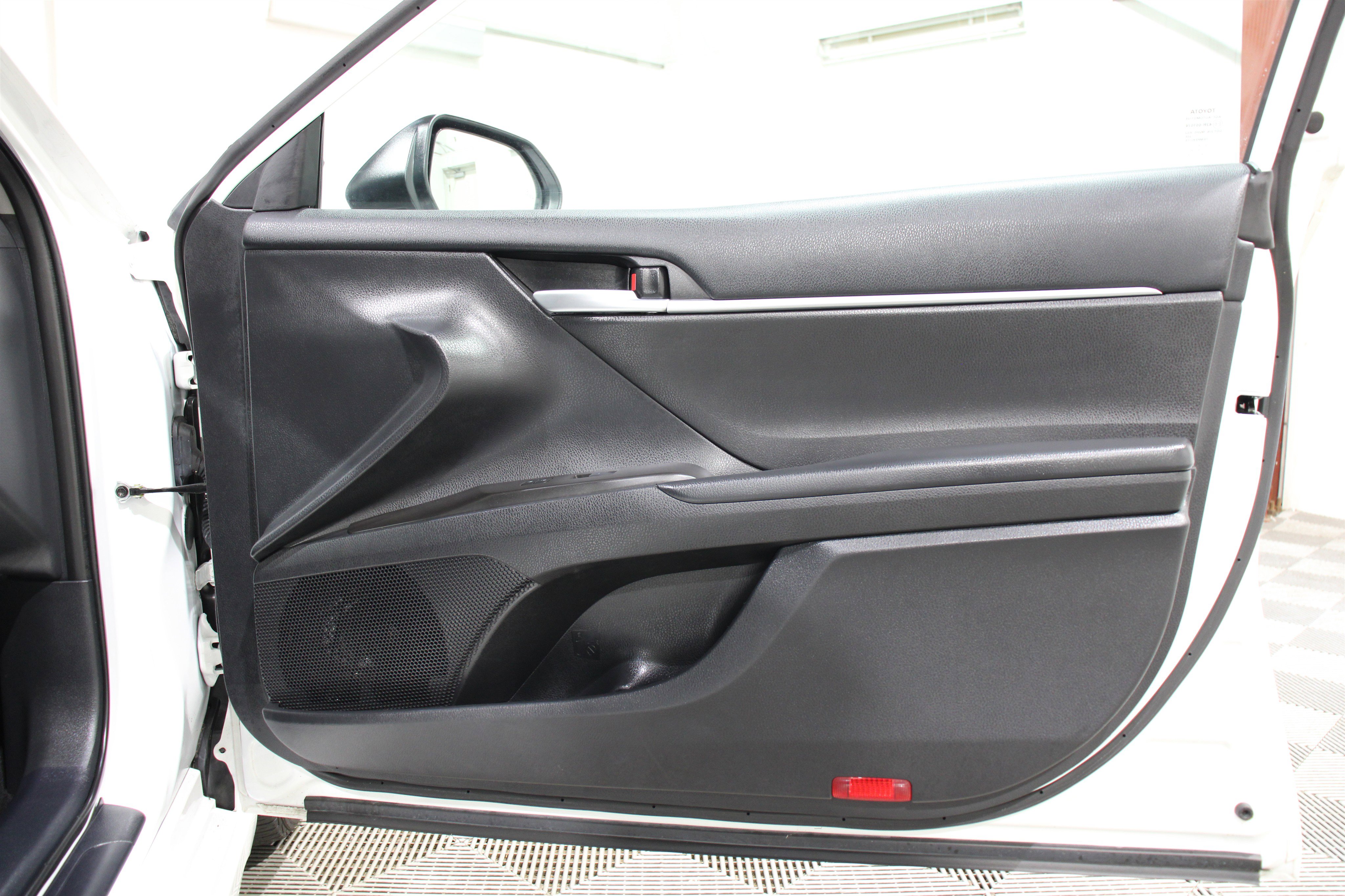 Used 2023 Toyota Camry SE image 25