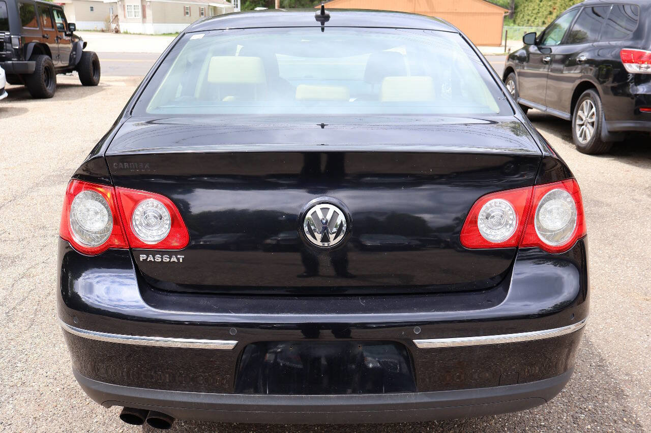 Used 2008 Volkswagen Passat VR6 FWD image 8