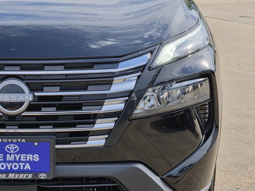 Used 2025 Nissan Rogue SV FWD image 4