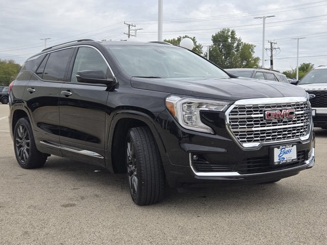 Used 2024 GMC Terrain Denali w/ Black Diamond Edition AWD/4WD image 3