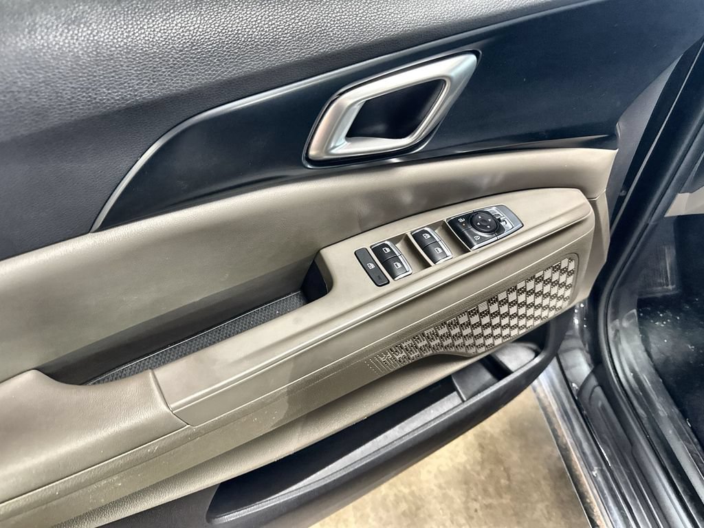 Used 2026 Kia Carnival LXS FWD image 4