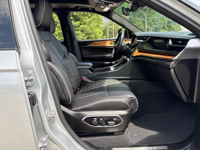 Certified 2025 Jeep Grand Cherokee L Summit AWD/4WD image 18